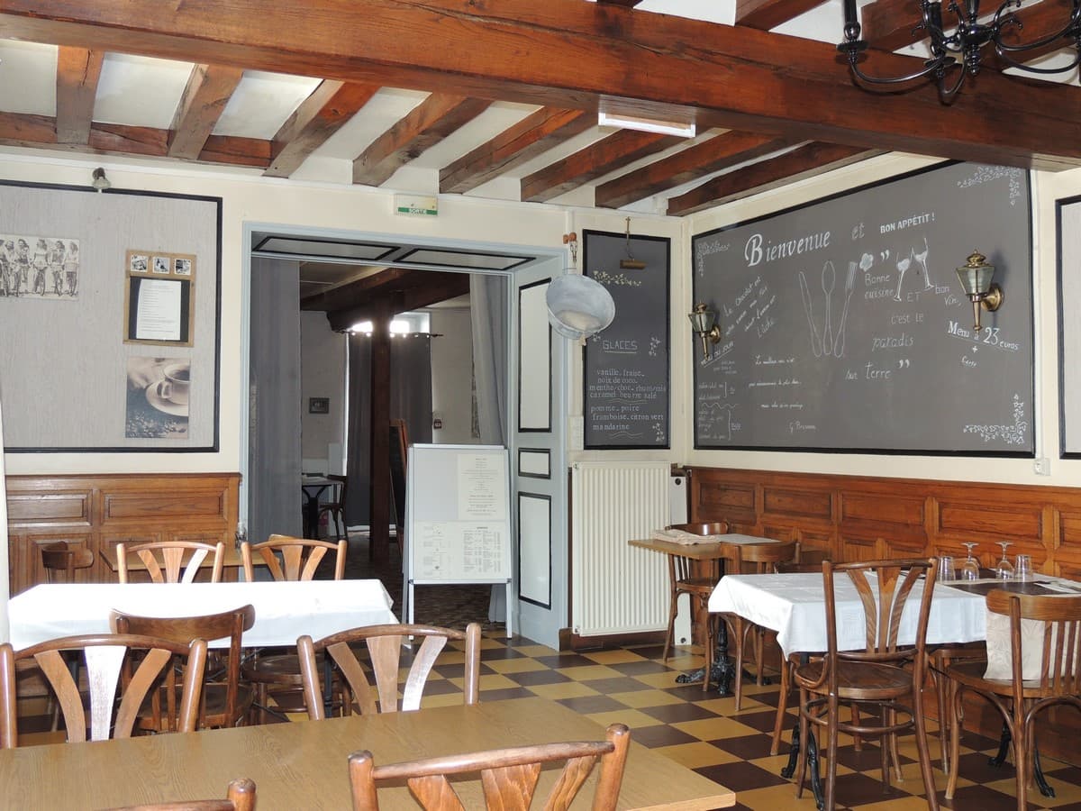 Autry le Châtel - Notre heure - salle de restaurant