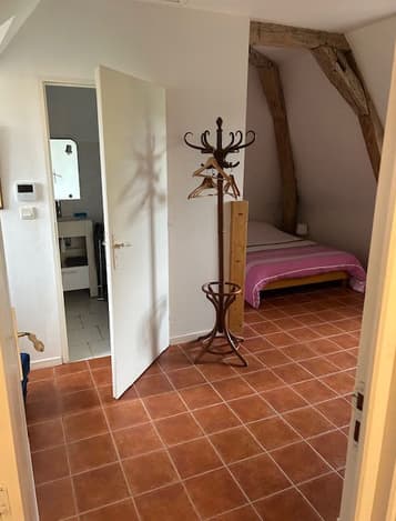 Entree chambre fleurs blanches