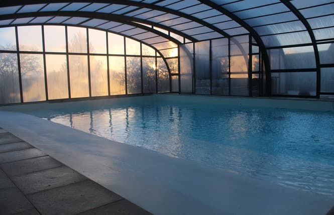 Ferme-de-couffy la piscine couverte et chauffée