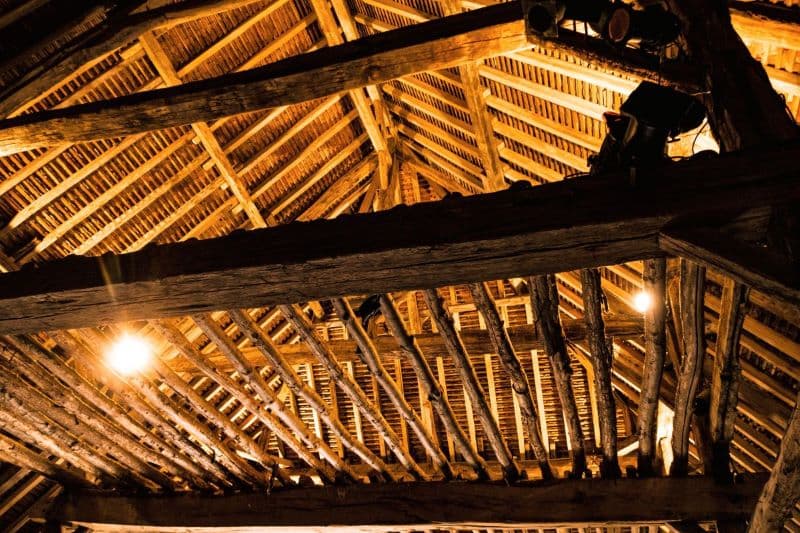 Charpente_grange_pyramidale_visite_Vailly_tourisme