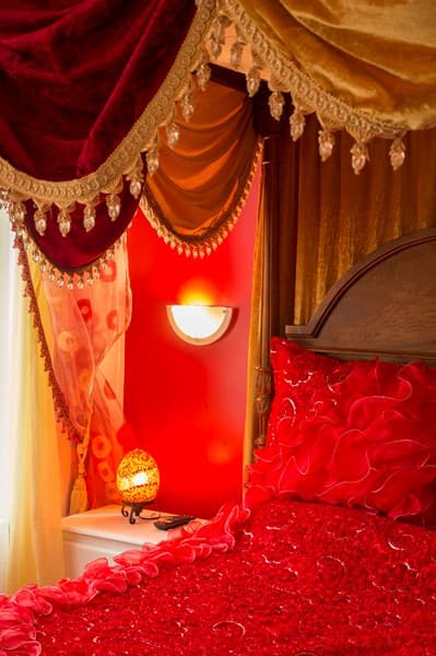 Hôtel Henri IV lit baldaquin rouge