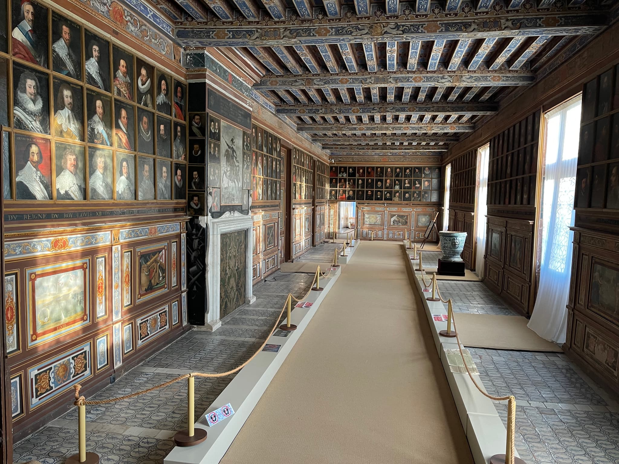 La Galerie des Illustres ou Galerie aux 327 Portraits