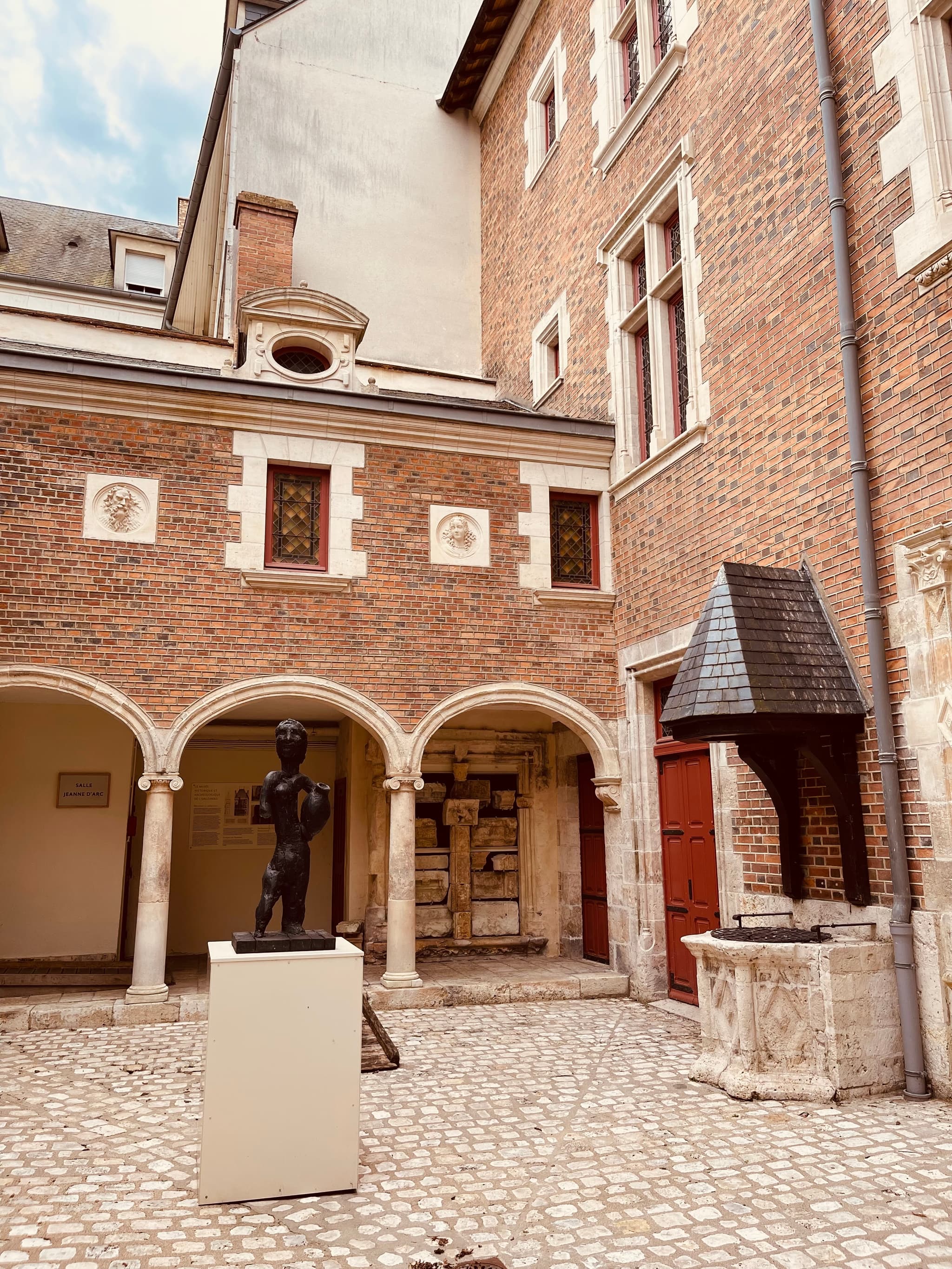 Cour de l'Hôtel Cabu