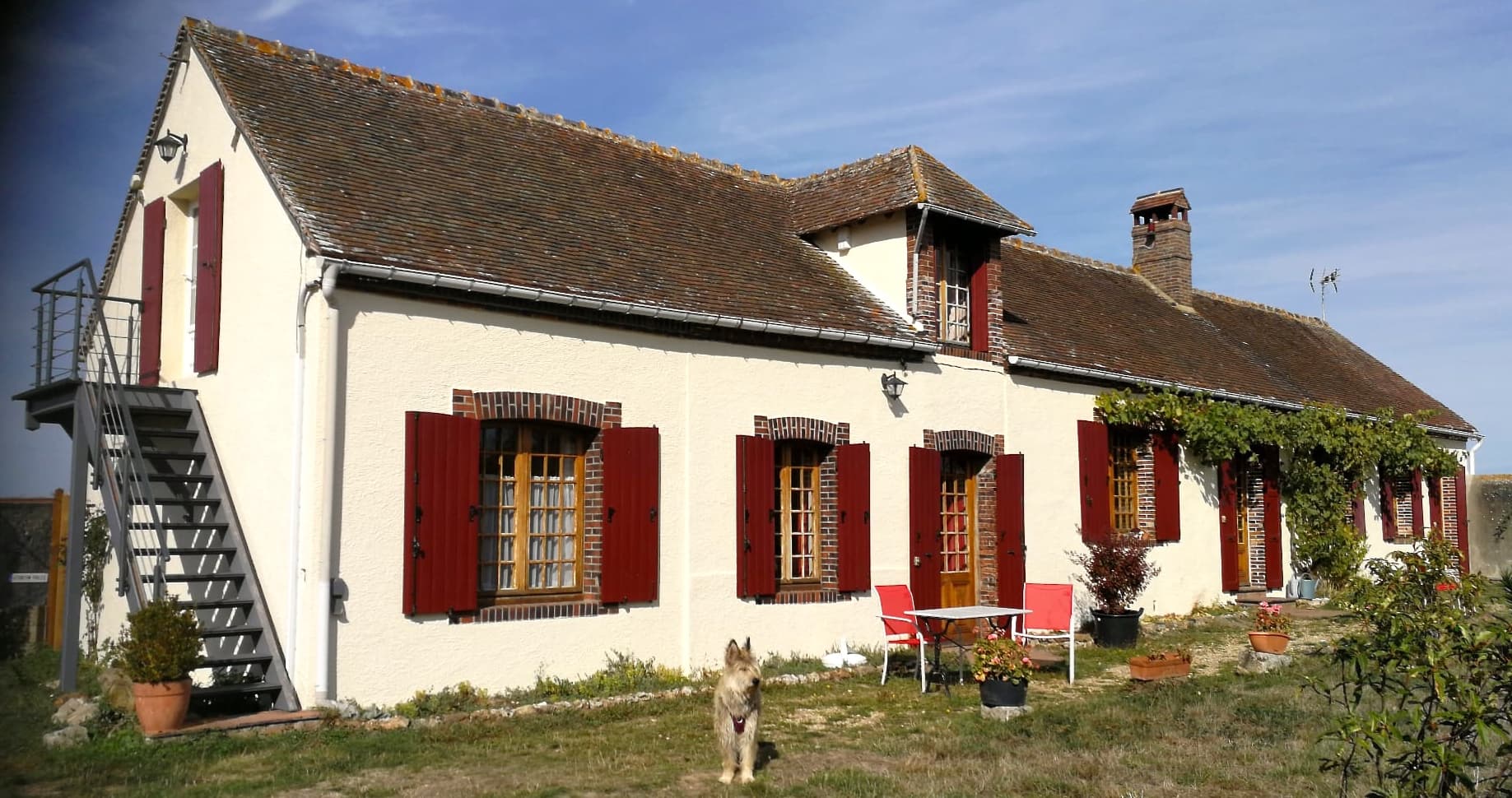 la Longère aux Volets Rouges