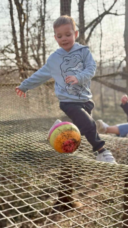 Jeu de ballon suspendu