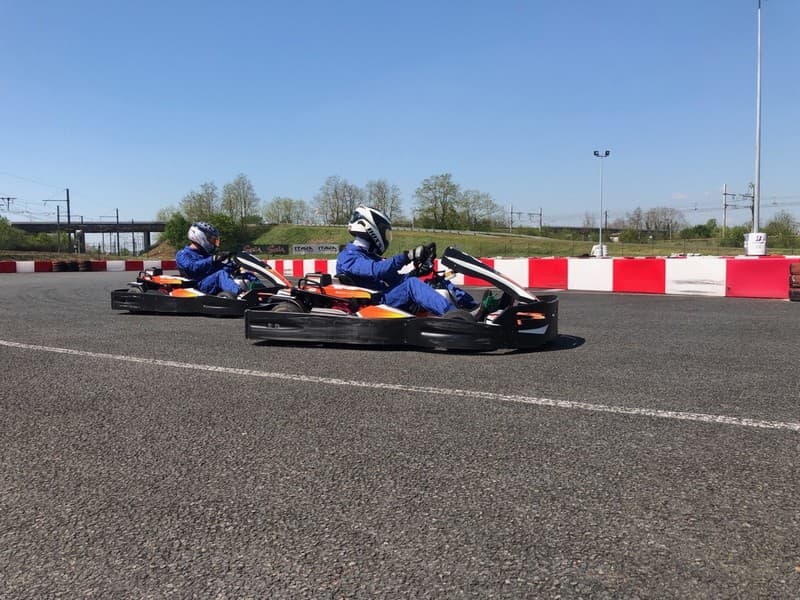STAND KARTING TOURS 37