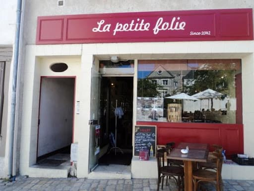 LA-PETITE-FOLIE