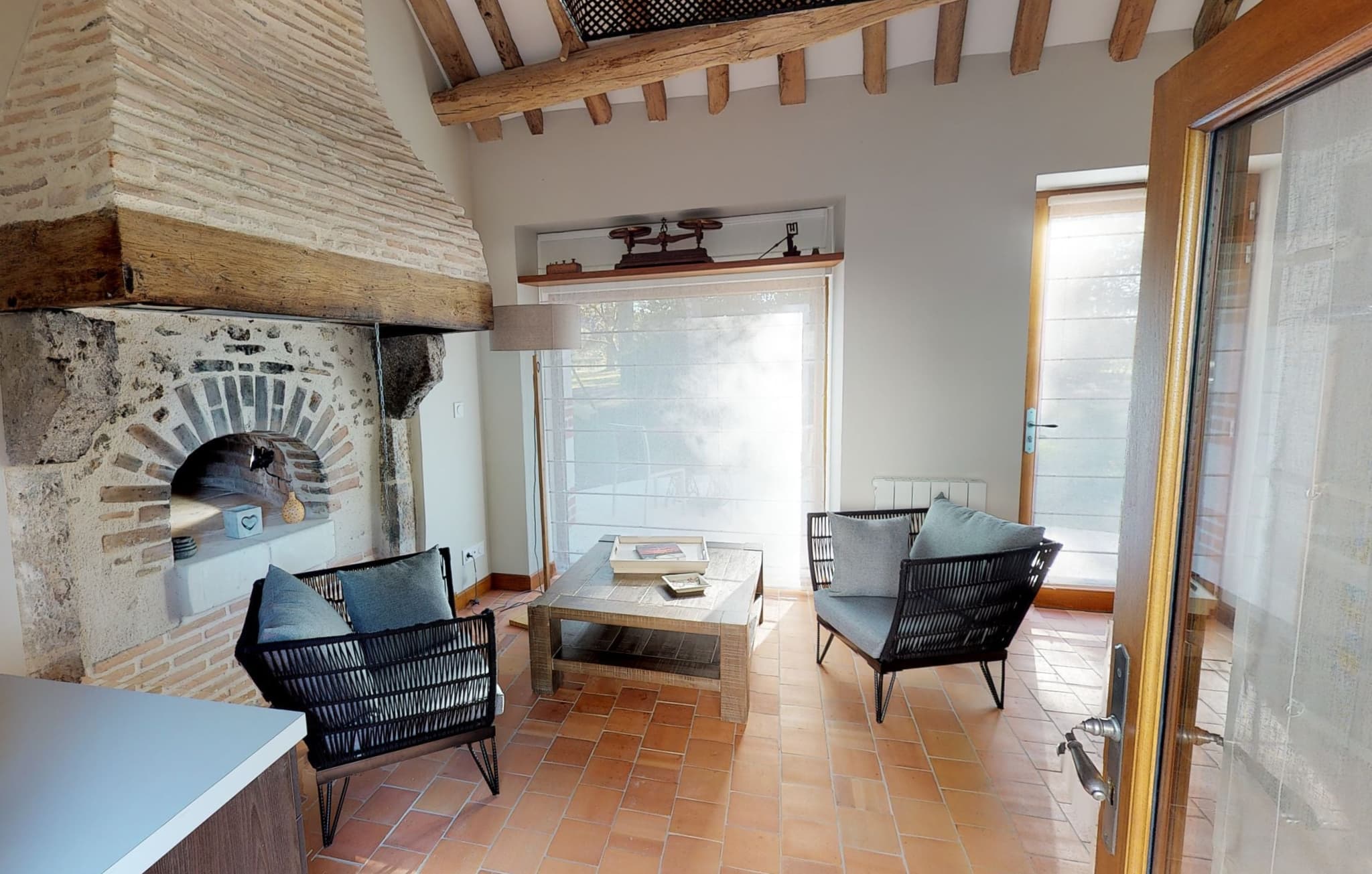 Le-Petit-Pavillon-salon-cuisine