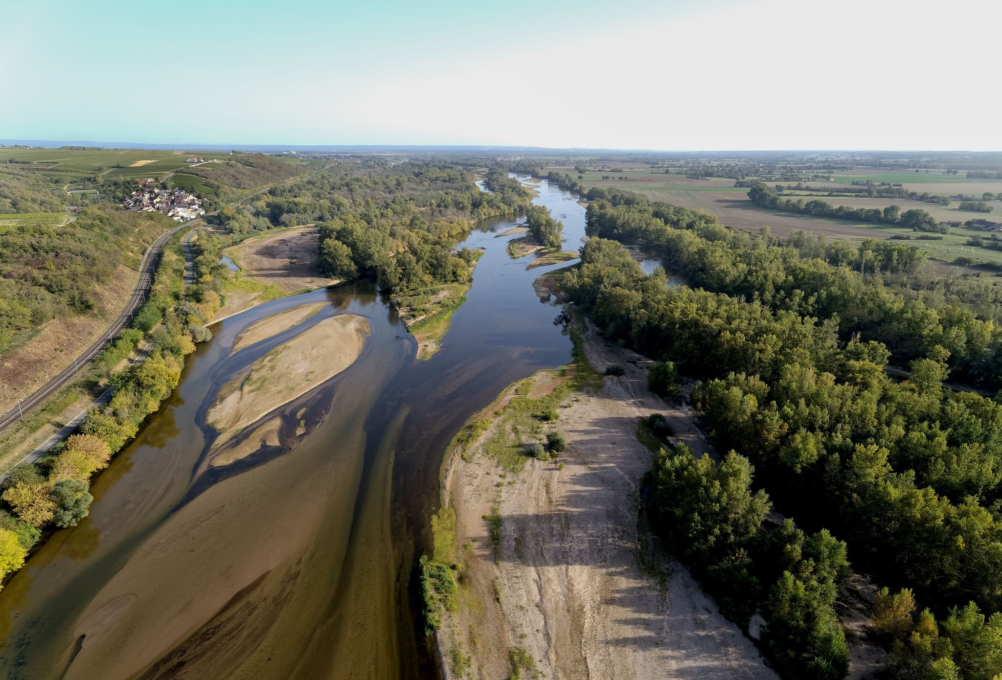 La Loire aux Girarmes, vue vers Pouilly, 8 octobre 2023