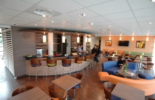 Salle Petit Déjeuner Suite Home Orléans Saran