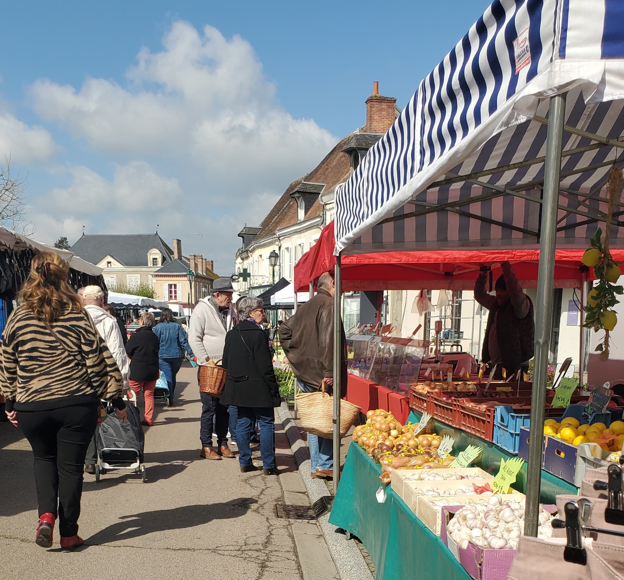 Marché_Lorris_2022_05