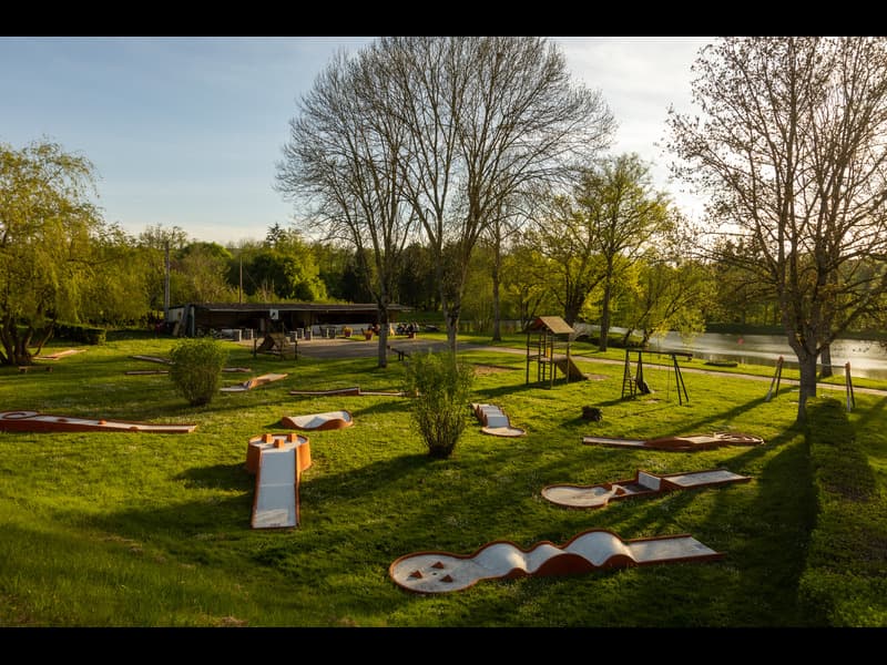 Mini-golf