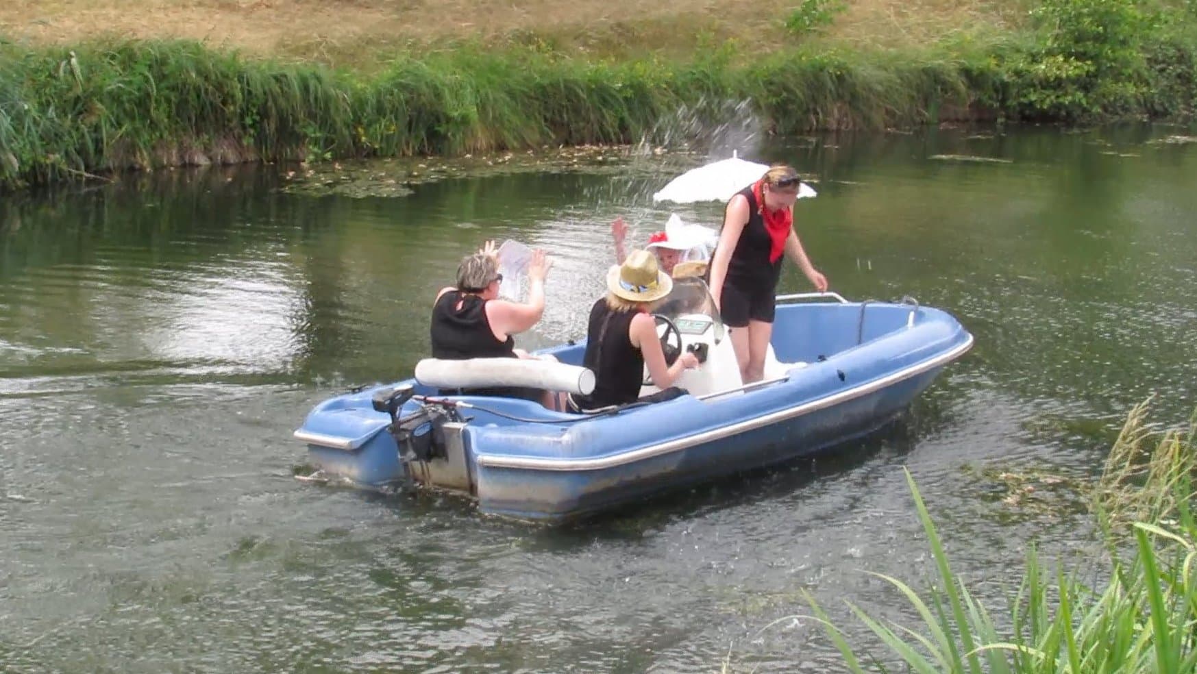 Briare - Station location Loisirs - Navy-glisseurs-