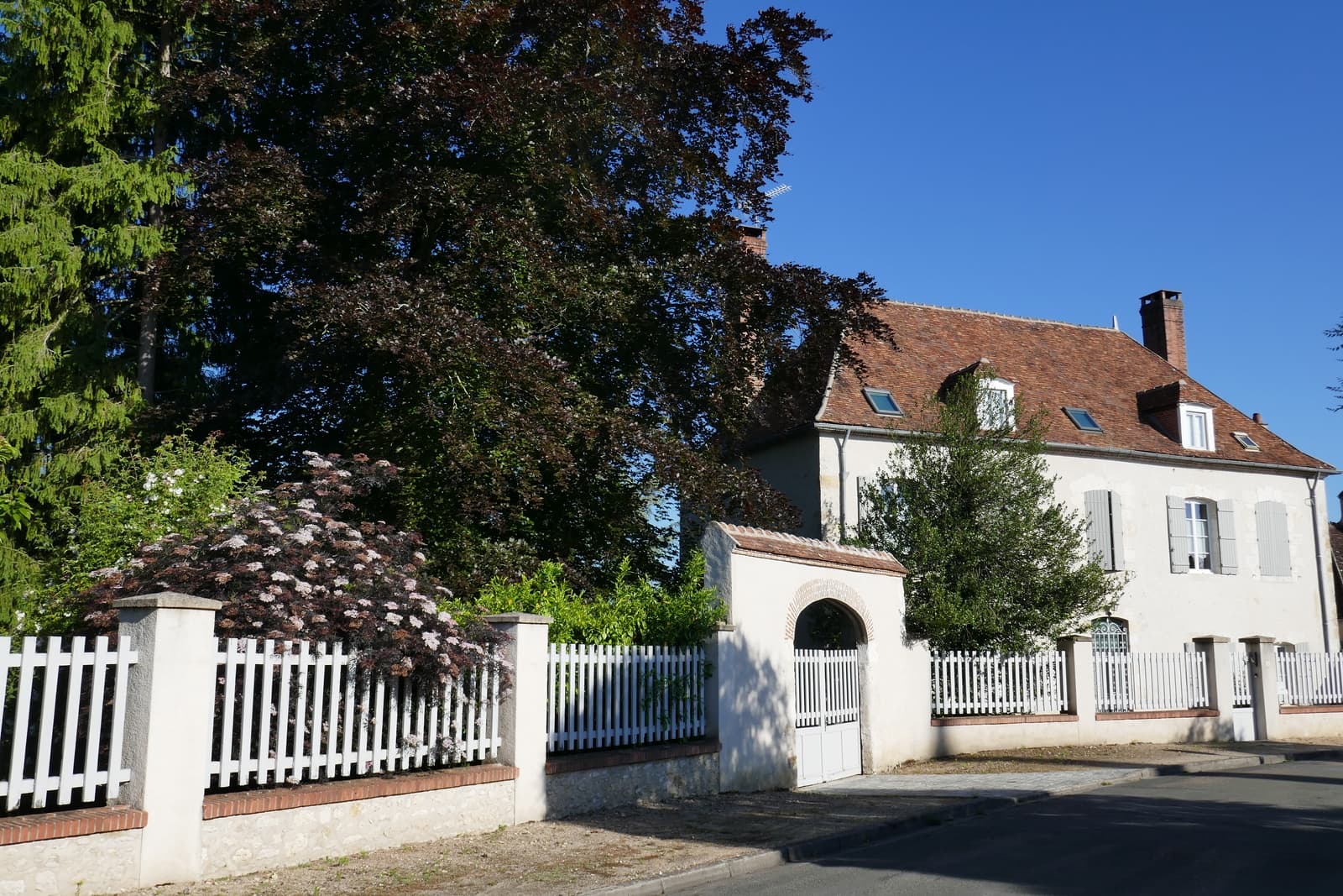 Adon : Domaine d'Adon : Entrée Domaine d'Adon