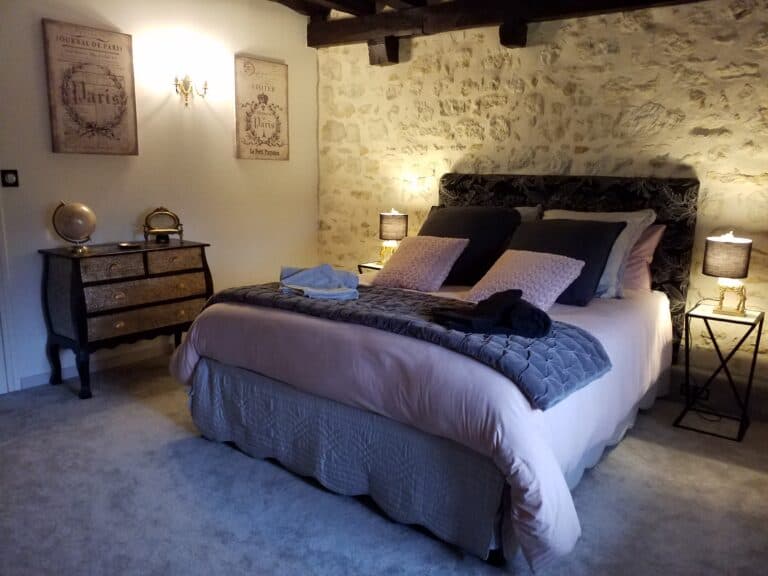 PHOTO-AGATHA-CHAMBRE-3-768x576