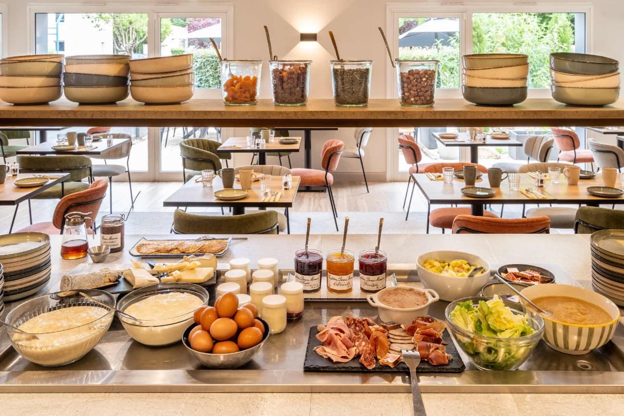 Petit-déjeuner Sure Hotel by Best Western Tours Sud
