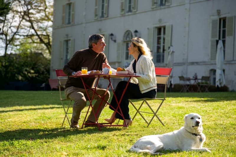 Petit-déjeuner dans l'herbe