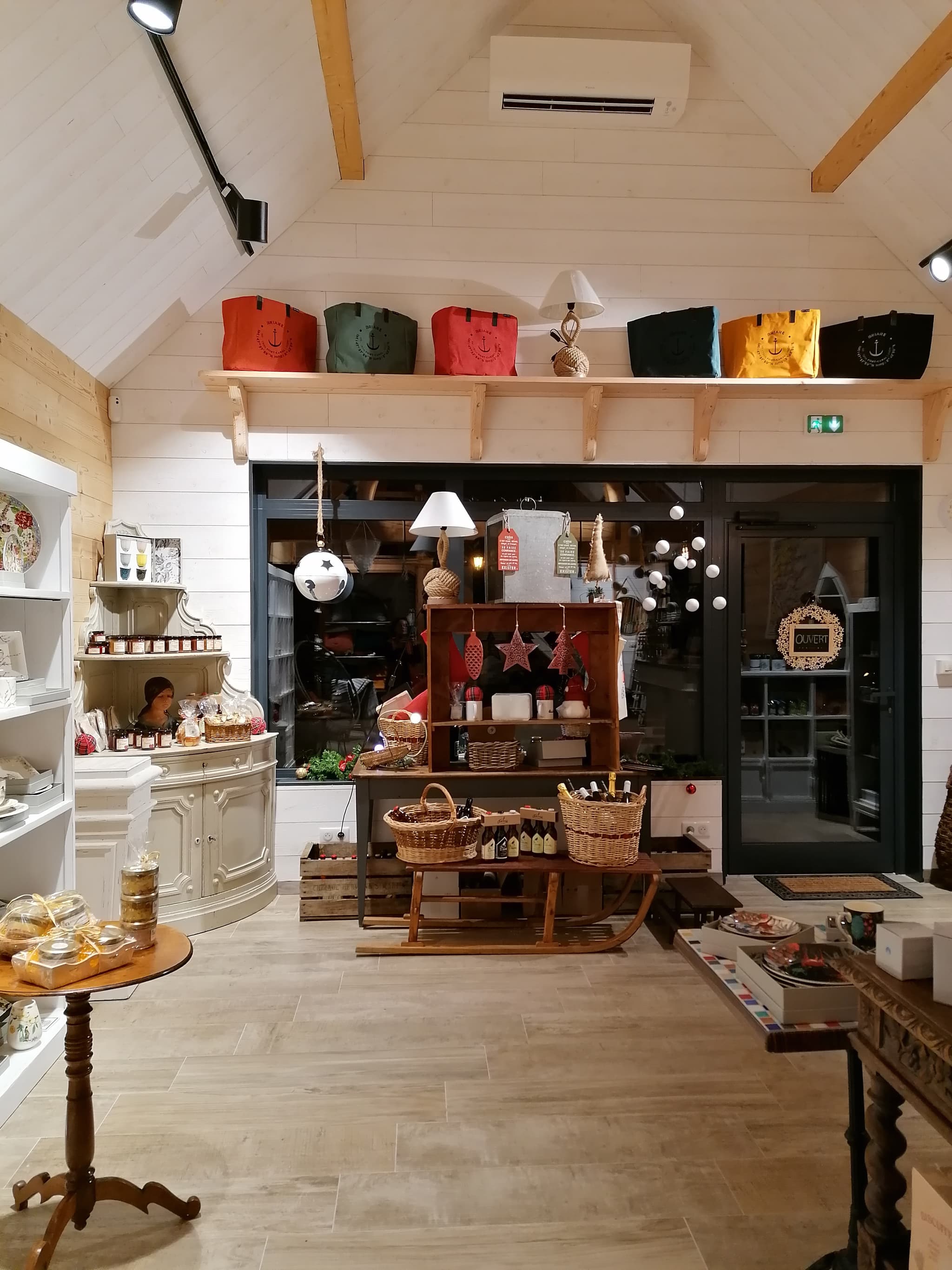 Briare - Boutique du Pont-Canal - intérieur Maison du PC
