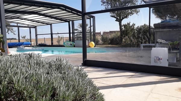 Piscine couverte Gîte la Poquionnerie