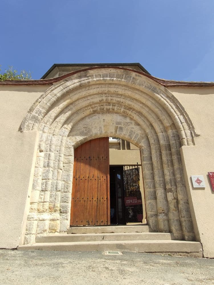 Porche Saint Père la None