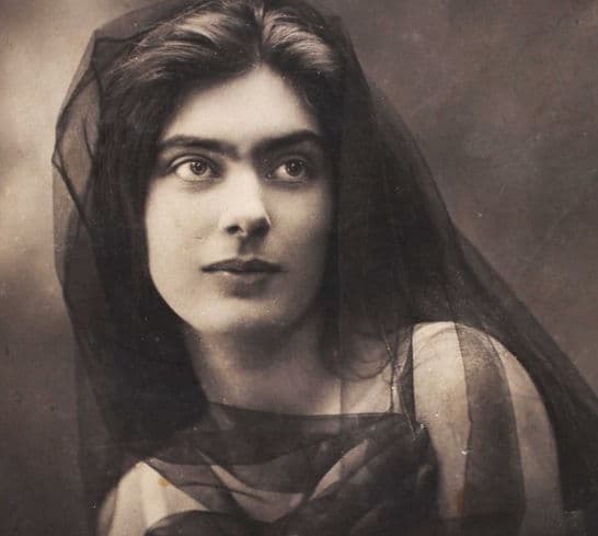 Portrait Sarah Caryth