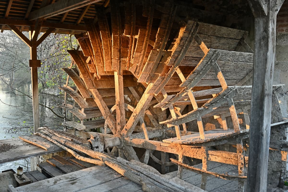 Roue-Moulin-Pont-de-Ruan-2000pix