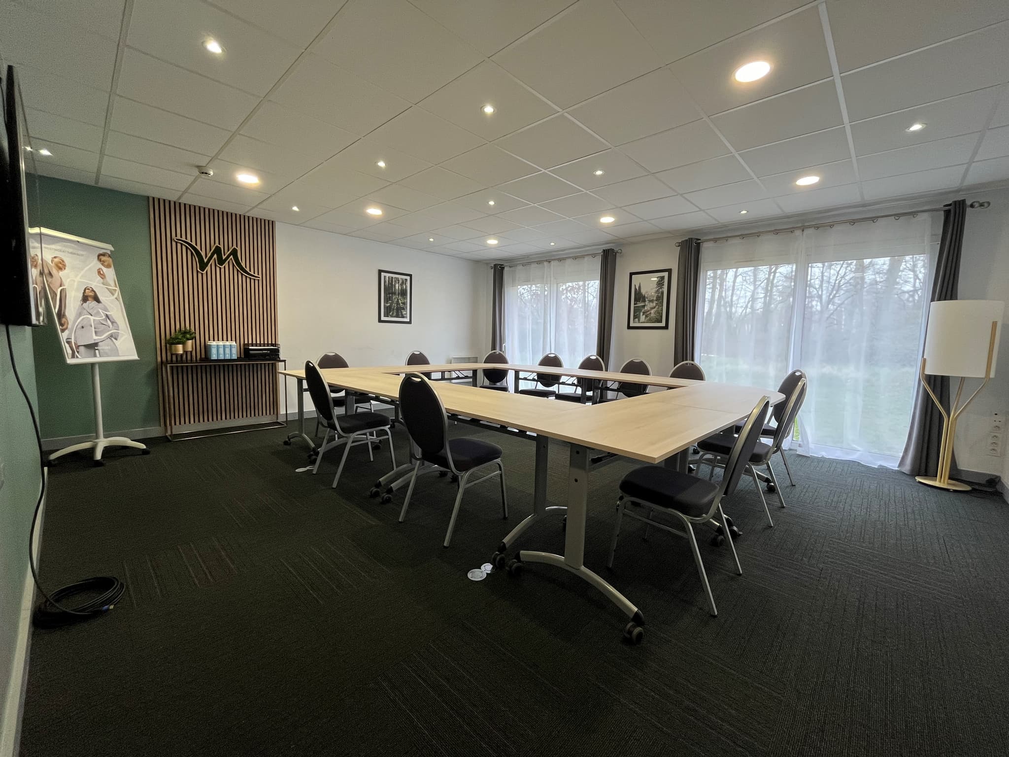 SALLE 11 - 06