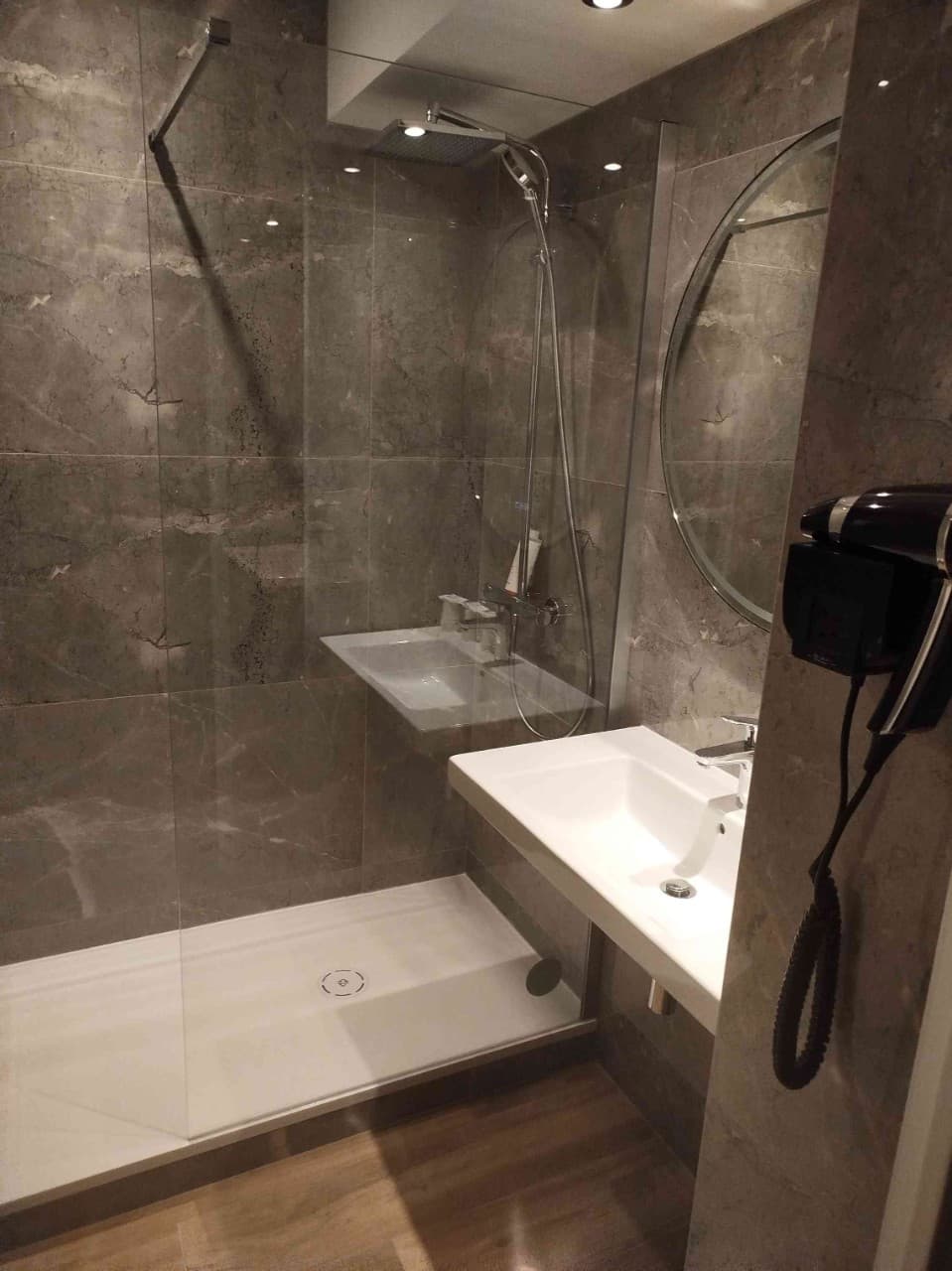 Hotel Kyriad Tours Centre