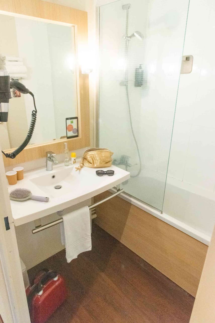 Salle de bain Hôtel Ibis Styles Chinon