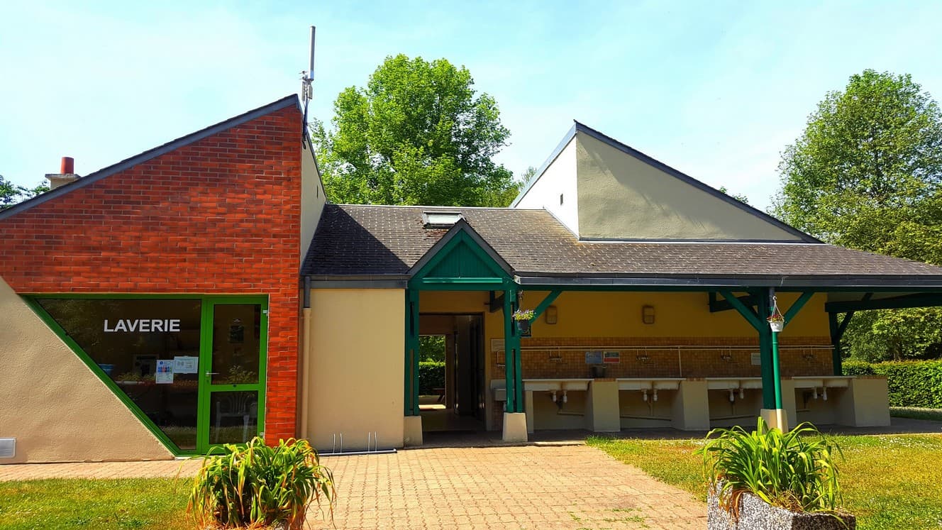 Briare - camping du Martinet - sanitaire extérieur 1