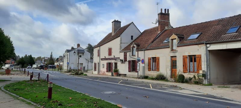 Auberge du cheval blanc à Sully-la-chapelle