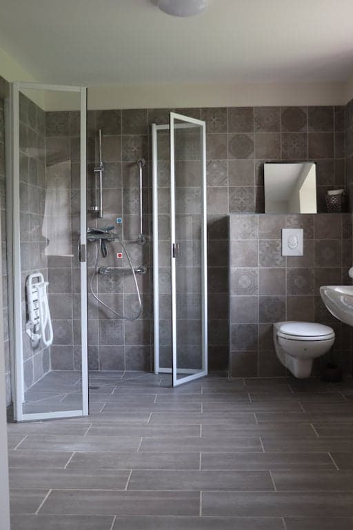 Salle d'eau PMR