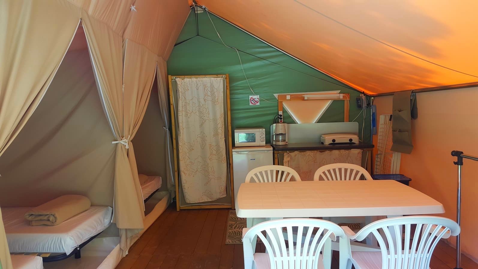Briare - camping du Martinet -Tente safari intérieur
