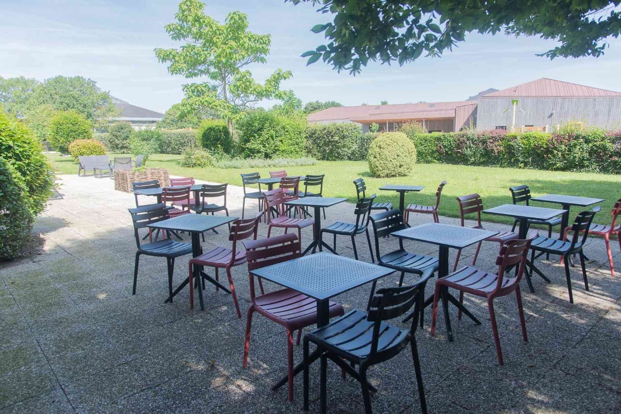 Terrasse Hôtel Ibis Styles Chinon