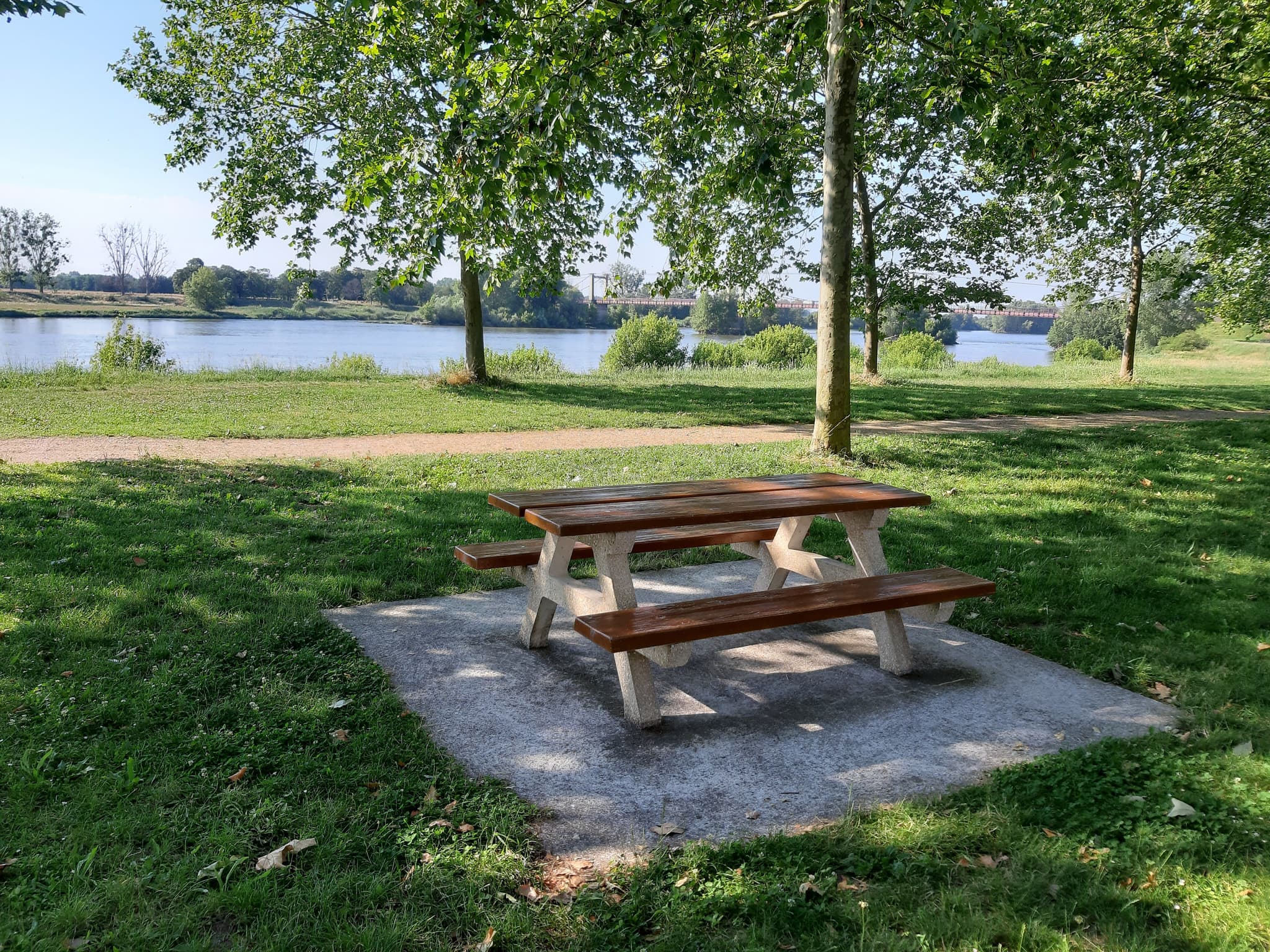 Aire de pique-nique à Meung-sur-Loire (Quai Jeanne d'Arc)