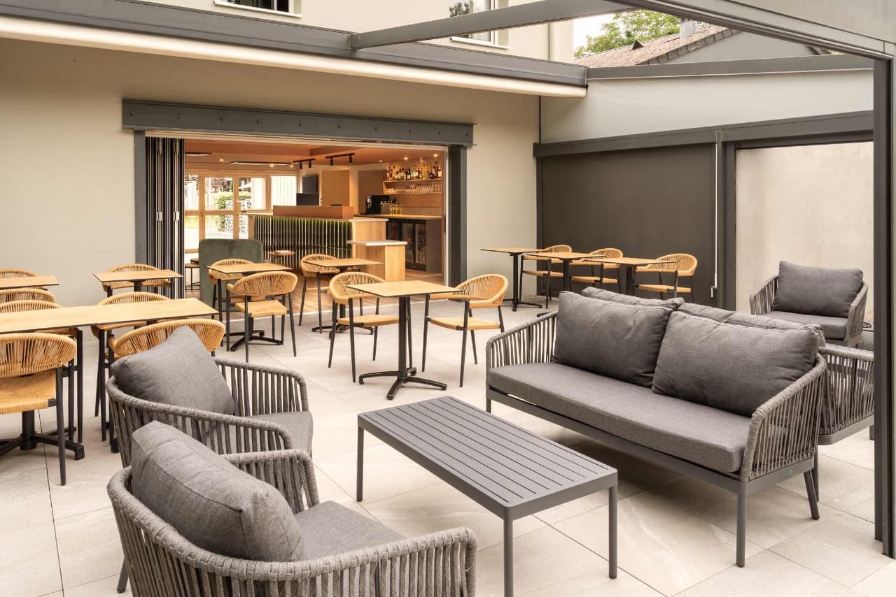 Terrasse piscine Sure Hotel by Best Western Tours Sud