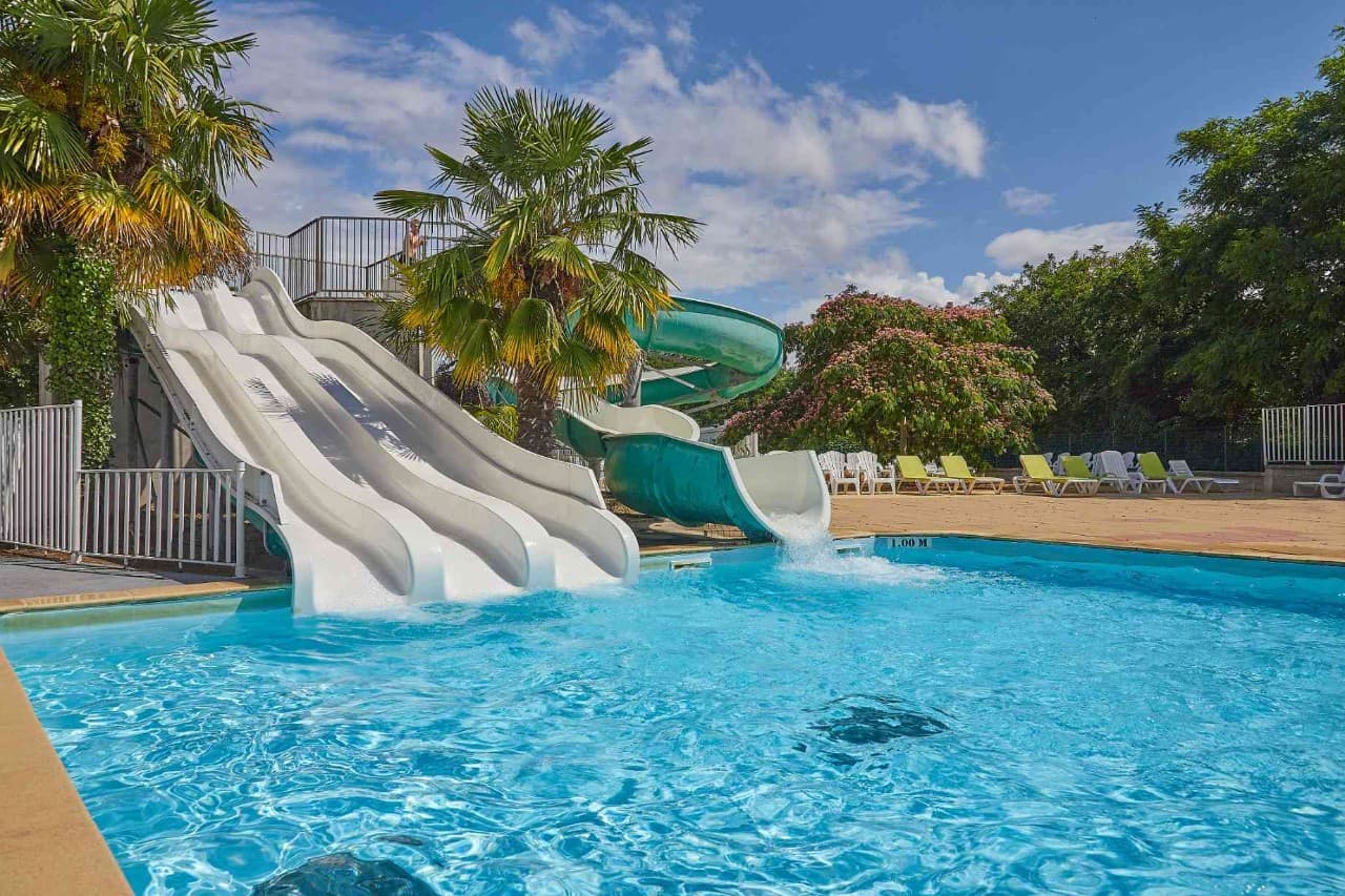 Toboggans parc aquatique