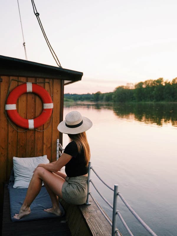 Une nuit sur la Loire à bord de la Toue Reine. Val de Loire, France