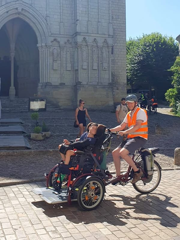 La Loire à vélo accessible avec enfant en fauteuil VeloPlus Candes Saint-Martin