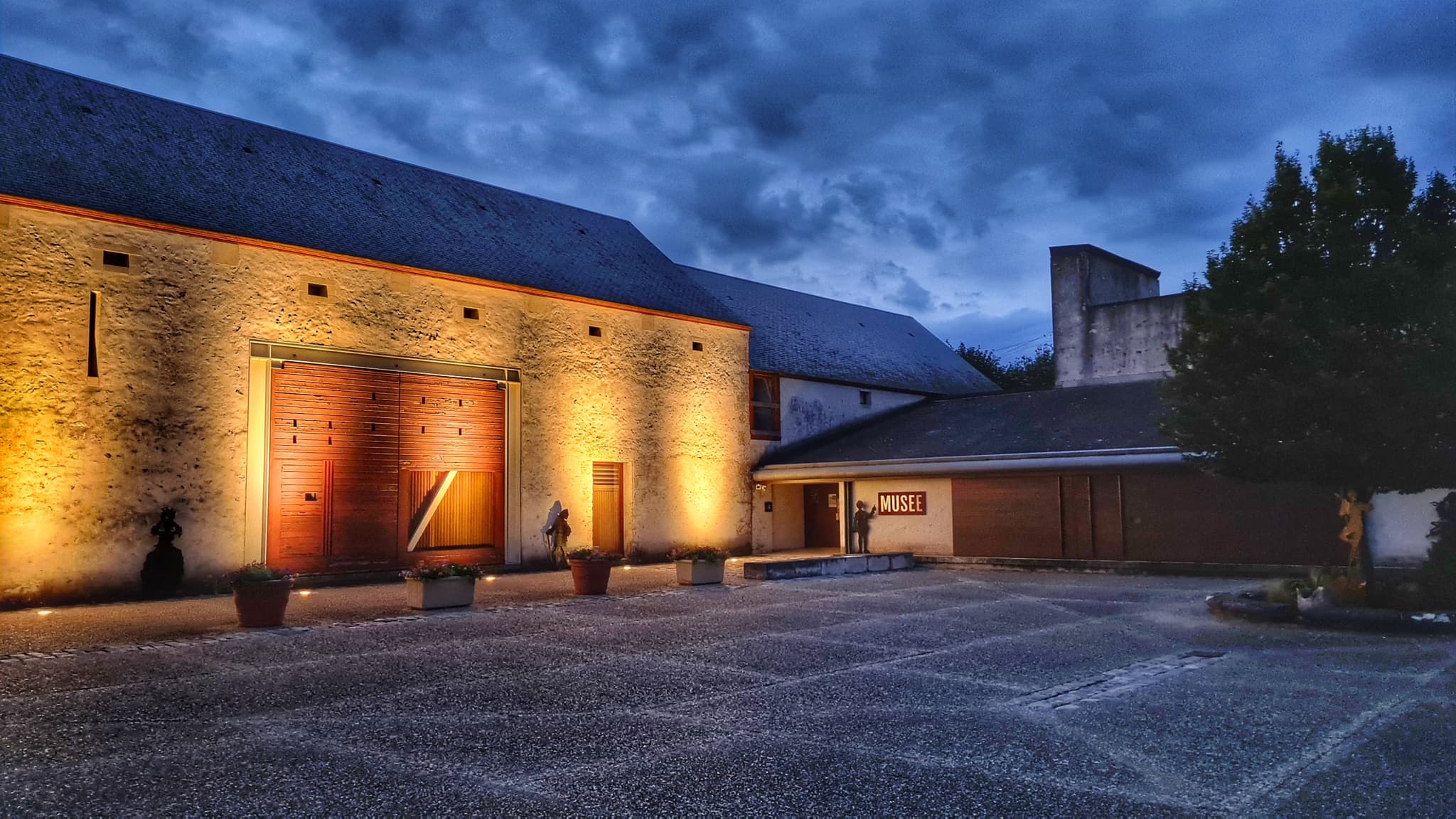 Vue nocturne du musée