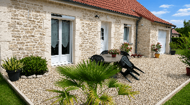 Vue sur l'entrée du Gîte