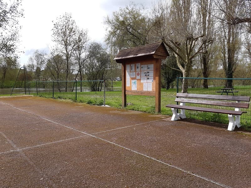 Aire de camping-car - Stationnement & services - Reignac-sur-Indre