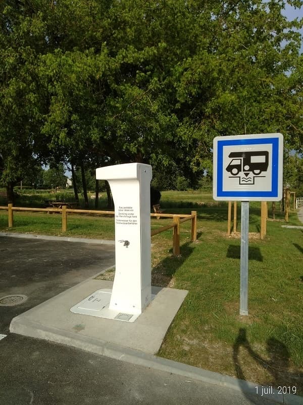 airedecampingcarechandon-manthelan-valdeloire1