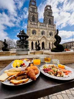Brunch vue cathédrale Sainte-Croix
