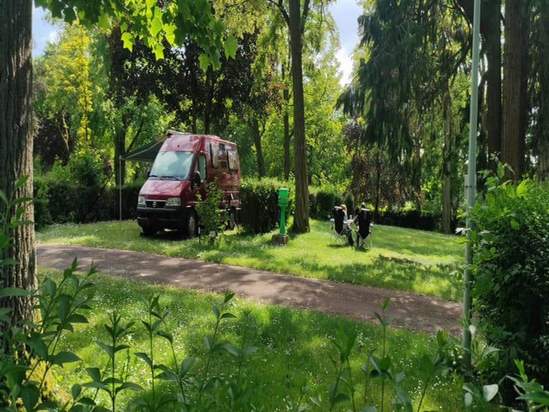campinglaroseraie1-descartes-valdeloire
