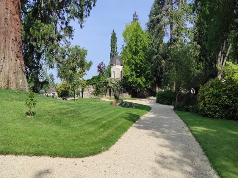 campinglaroseraie2-descartes-valdeloire