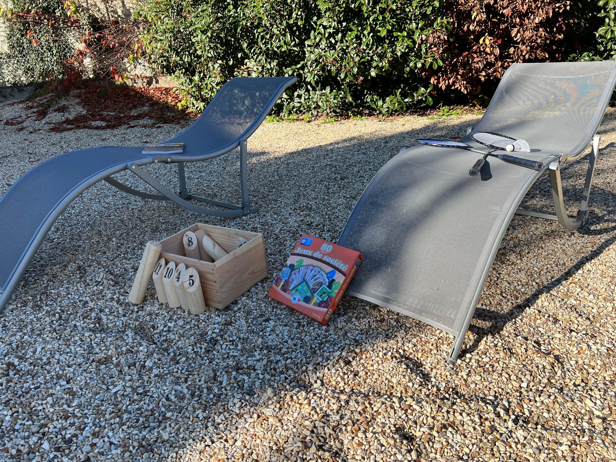chaise longue avec jeux extérieur et  intérieur