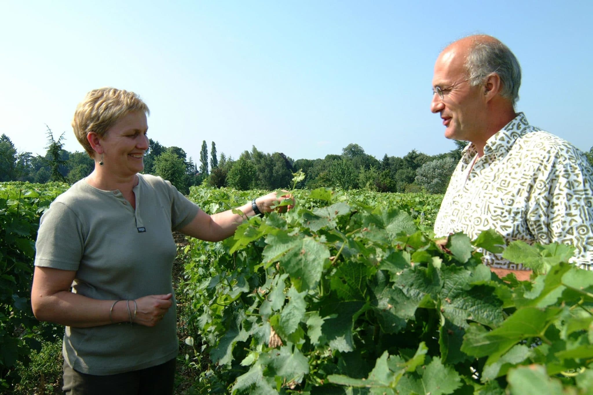 couple-de-viticulteurs-2048x1365