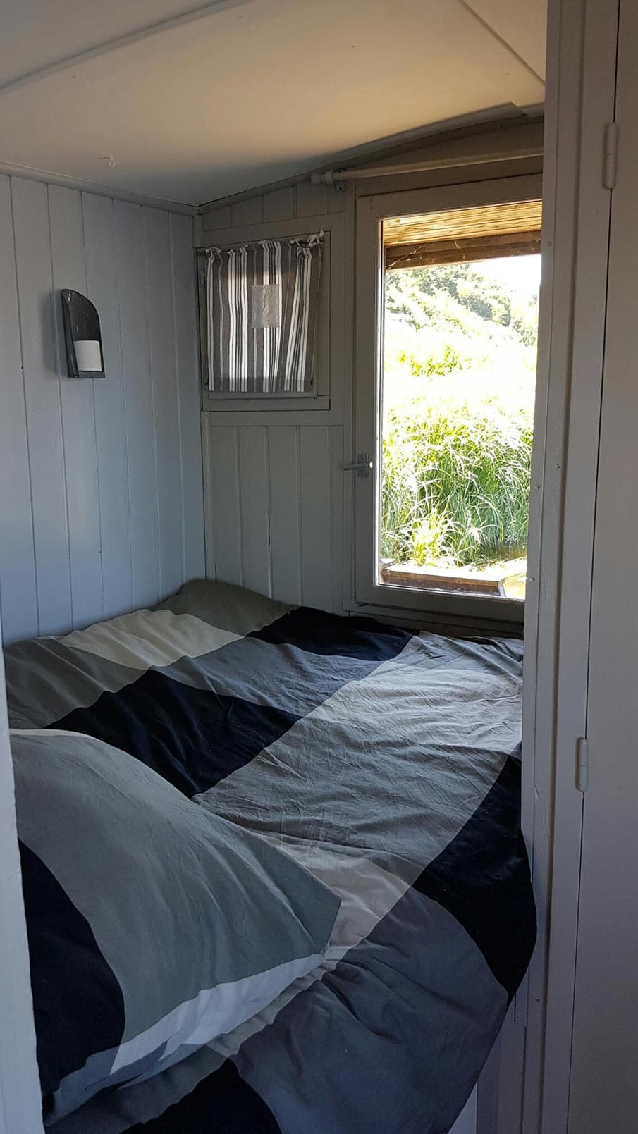 dormir-sur-bateau-chaumontsurloire-chambre