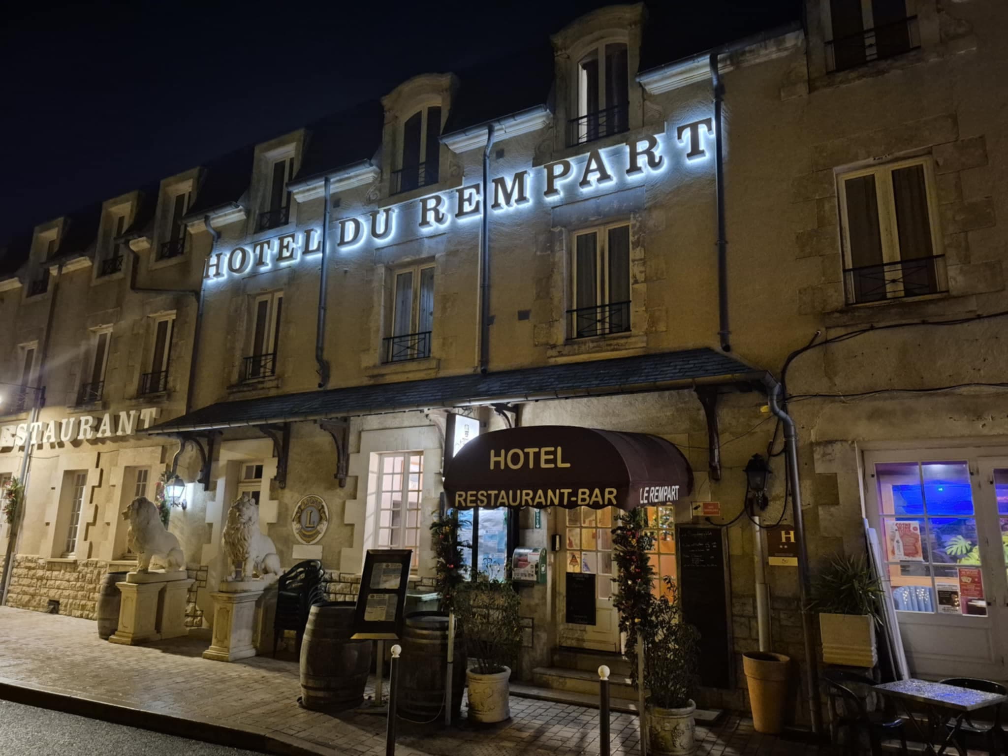 Hotel_restaurant_Le_Rempart_Sancerre_le soir nocturne